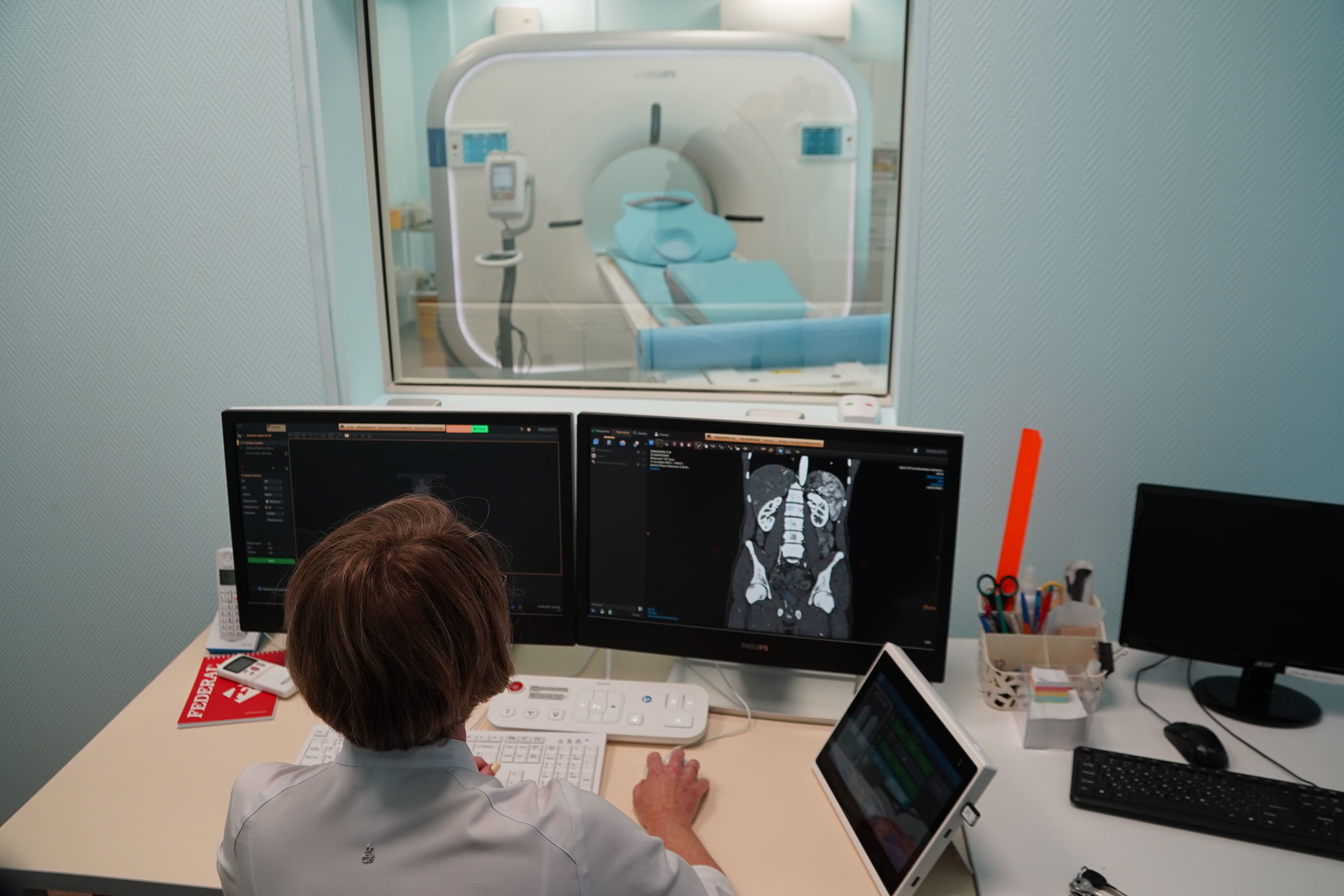 Денис Паслер сообщил об установке новейшего томографа в Свердловской областной клинической больнице №1