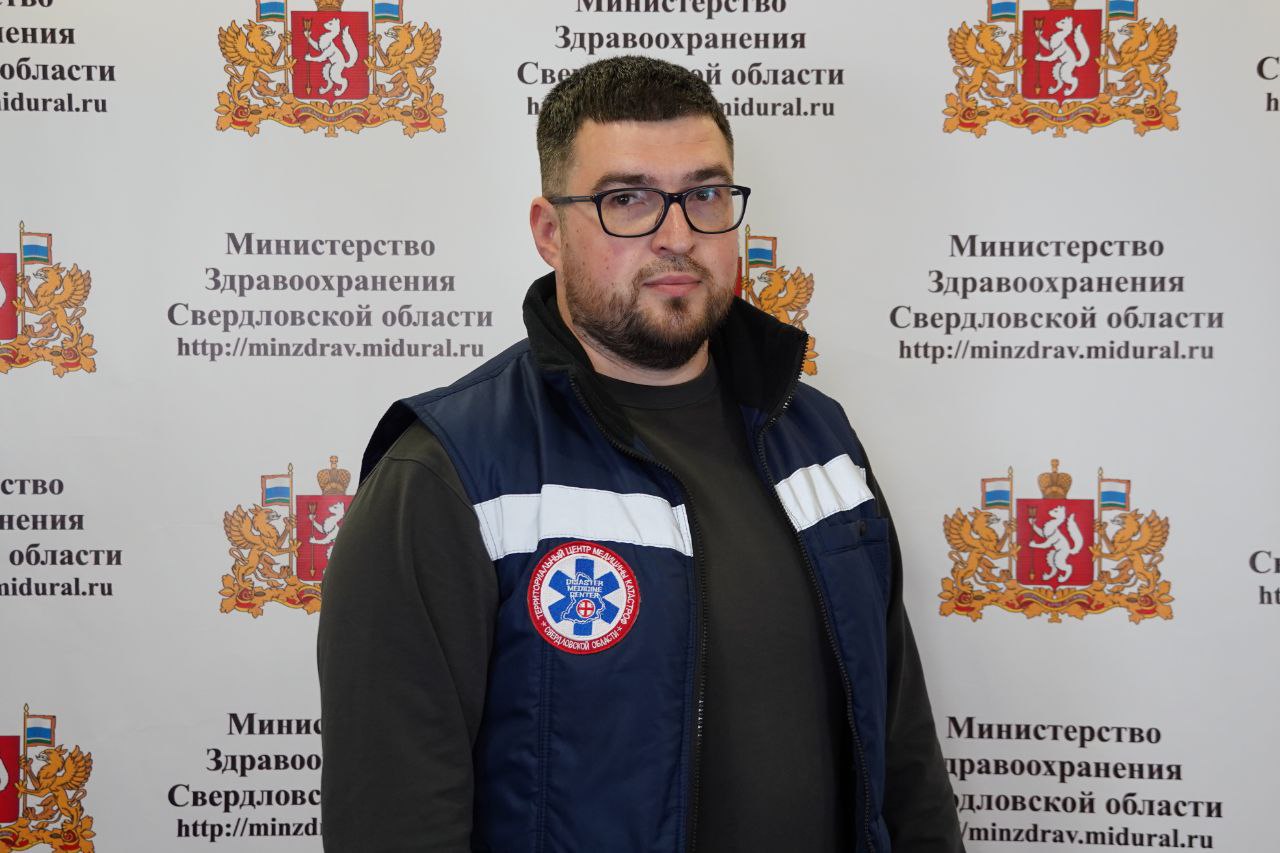 Группа крови на рукаве: свердловский врач в День военного медика рассказал, чем гражданская медицина отличается от действий на поле боя