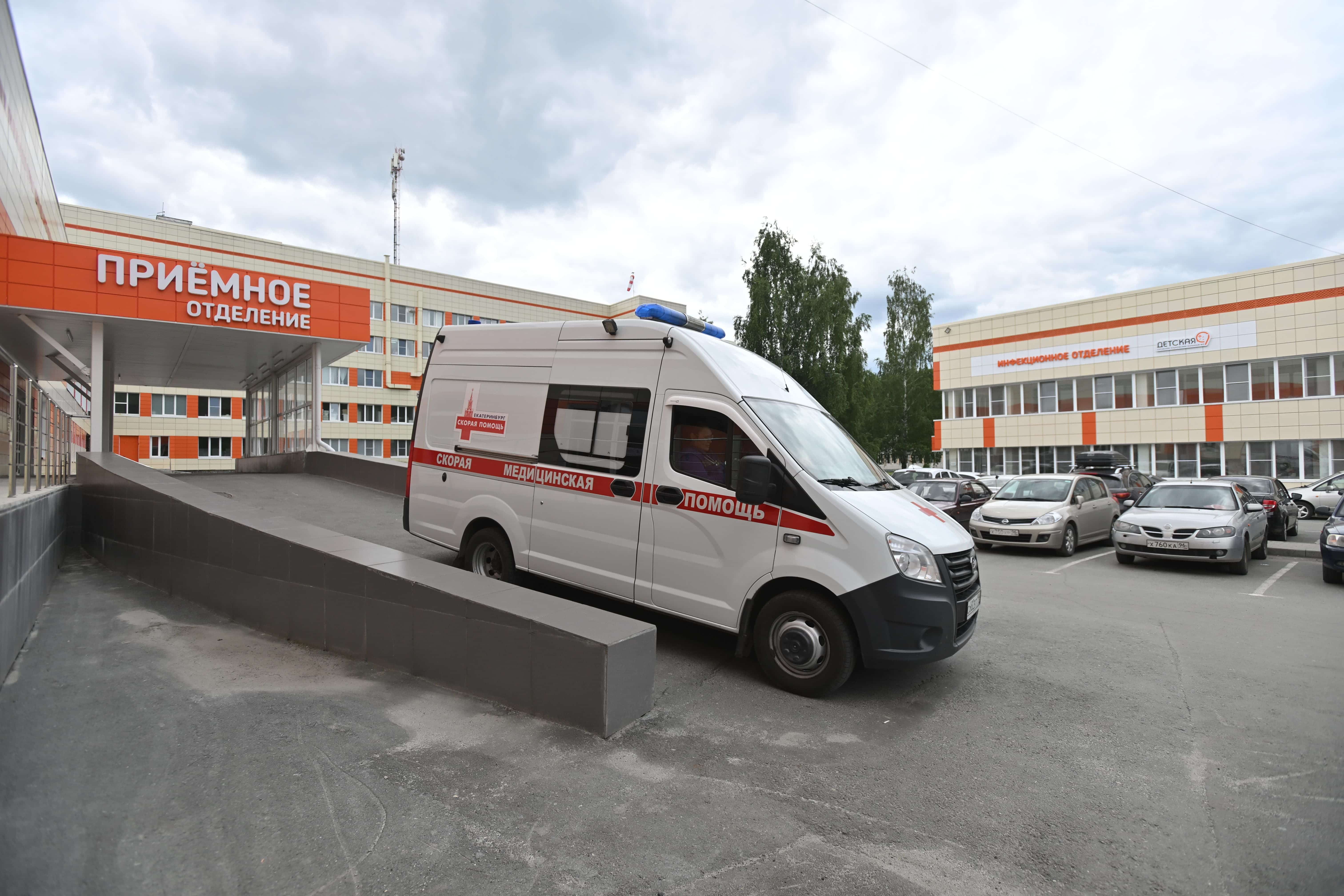 Свердловские врачи призывают к бдительности: более 50 детей после падения из окон госпитализированы в ДГКБ №9 с начала 2025 года