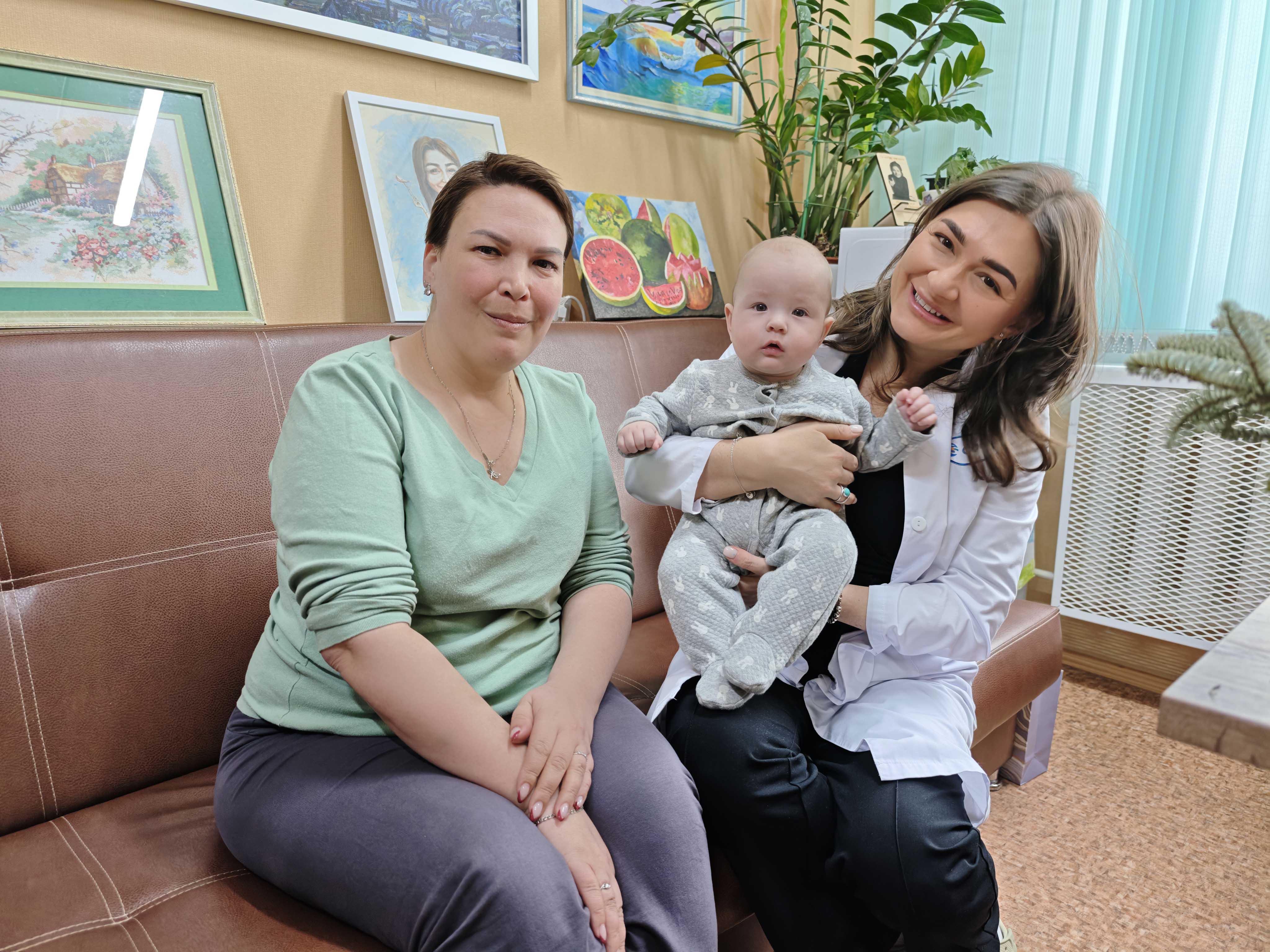 Свердловские онкологи подарили шанс на жизнь 12 здоровым малышам, чьи мамы во время беременности боролись с раком