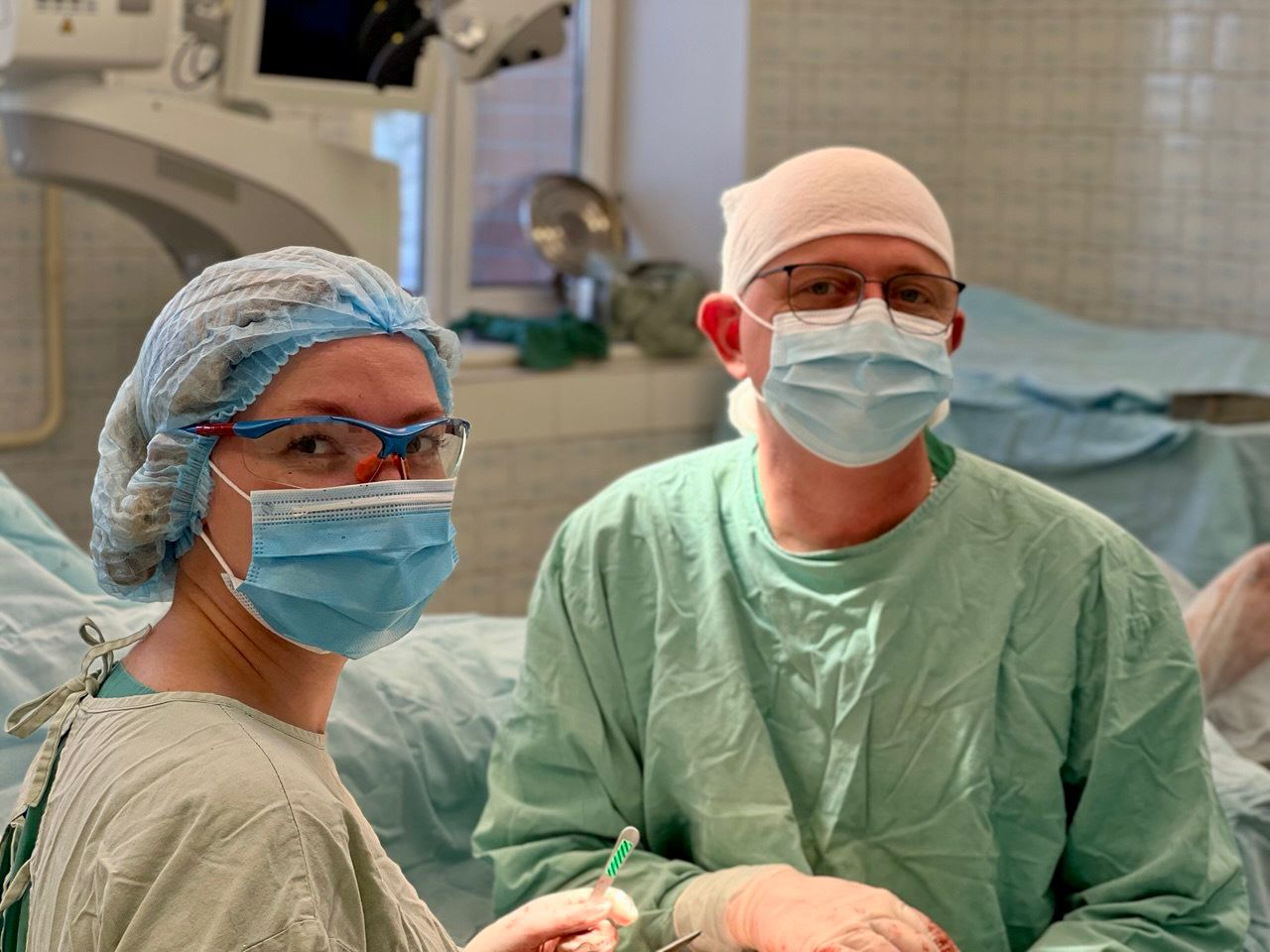 Врачи Свердловского госпиталя для ветеранов войн вернули в строй снайпера, отразившего атаку беспилотника автоматом