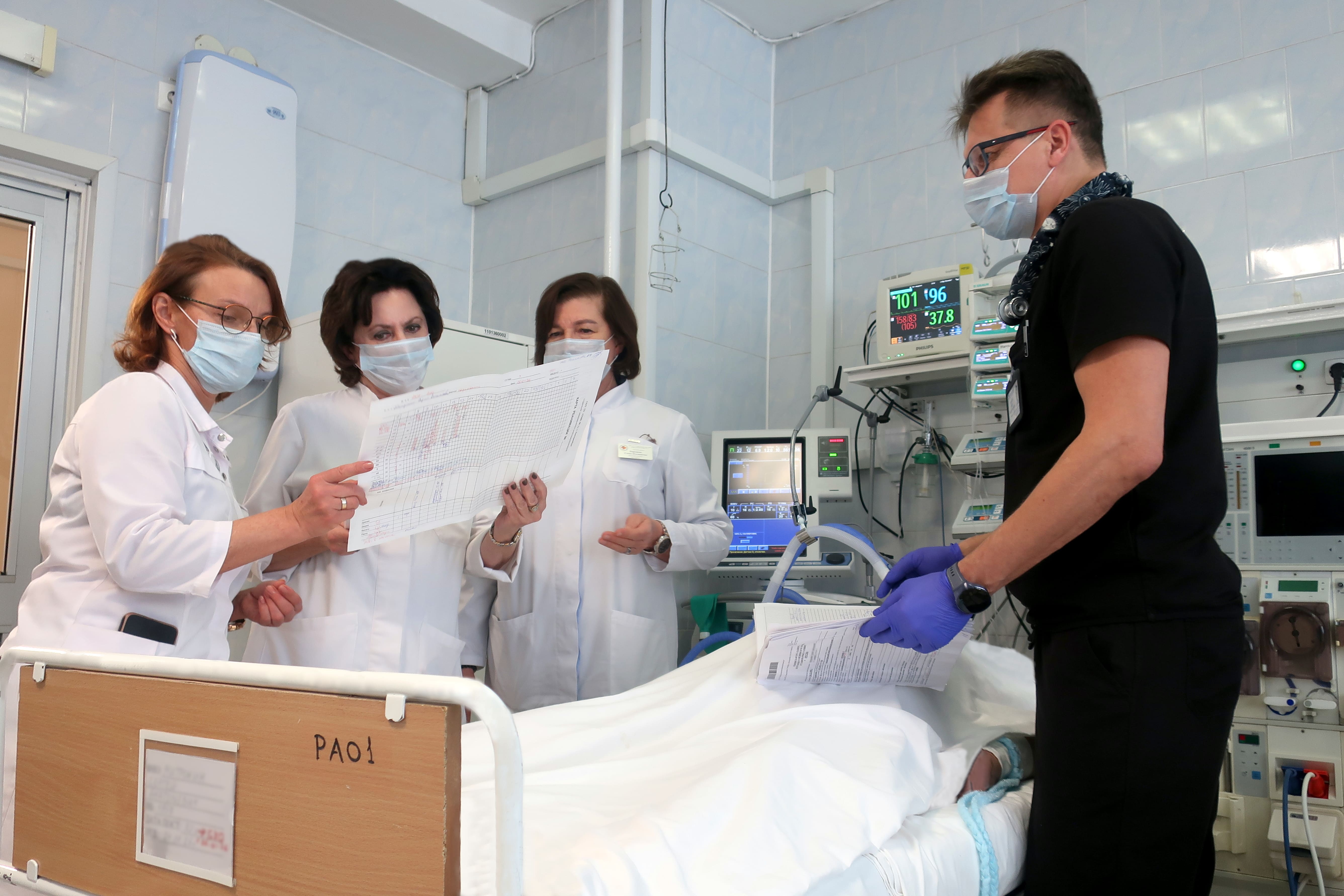 Специалисты СОКБ №1 спасли молодого пациента с опасным для жизни осложнением тяжёлого эндокринного заболевания