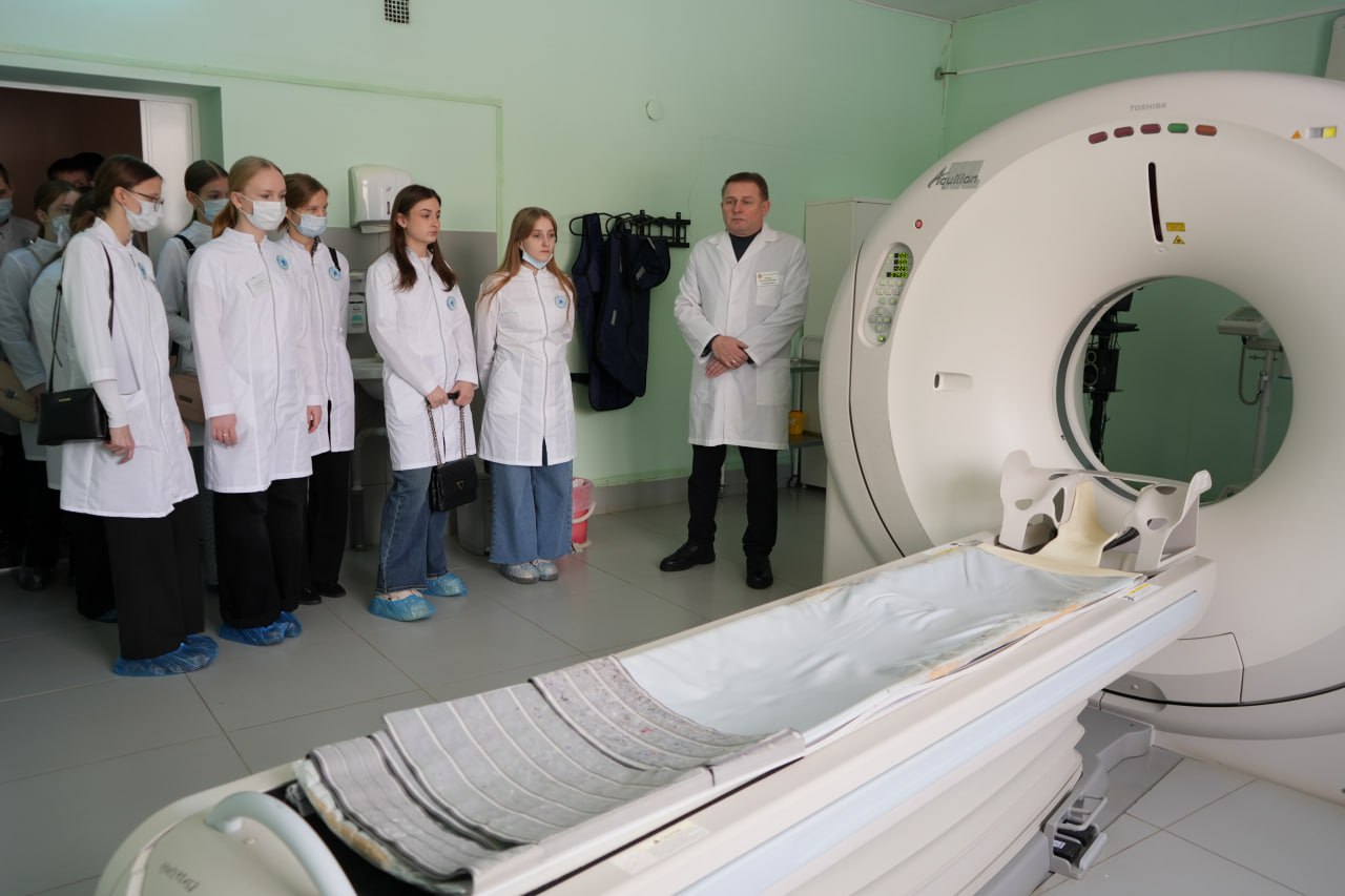 Будущие кадры стали на шаг ближе к практике: в Талице учеников медкласса познакомили с профессией врача