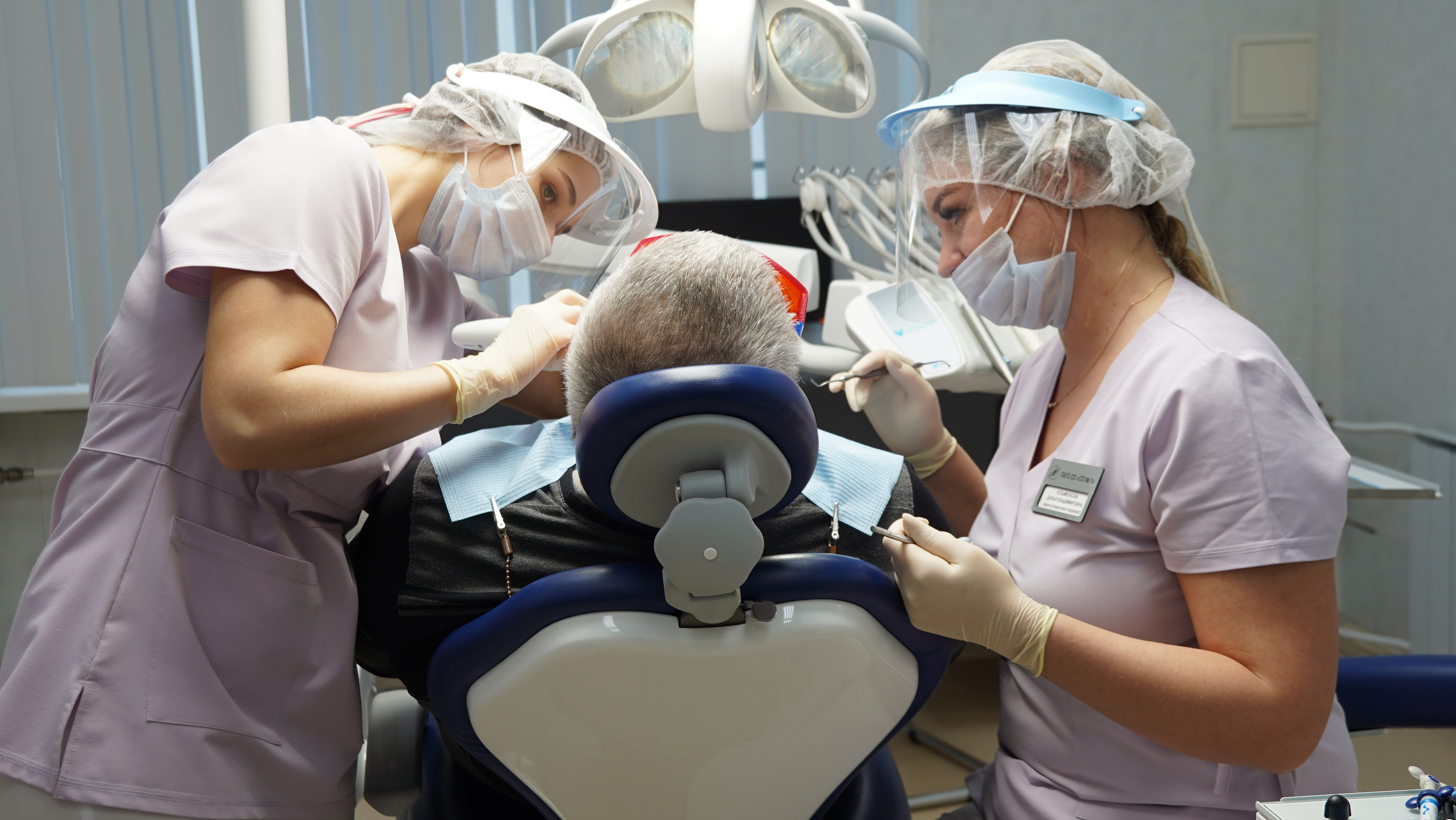 Стоматологи отмечают профессиональный праздник