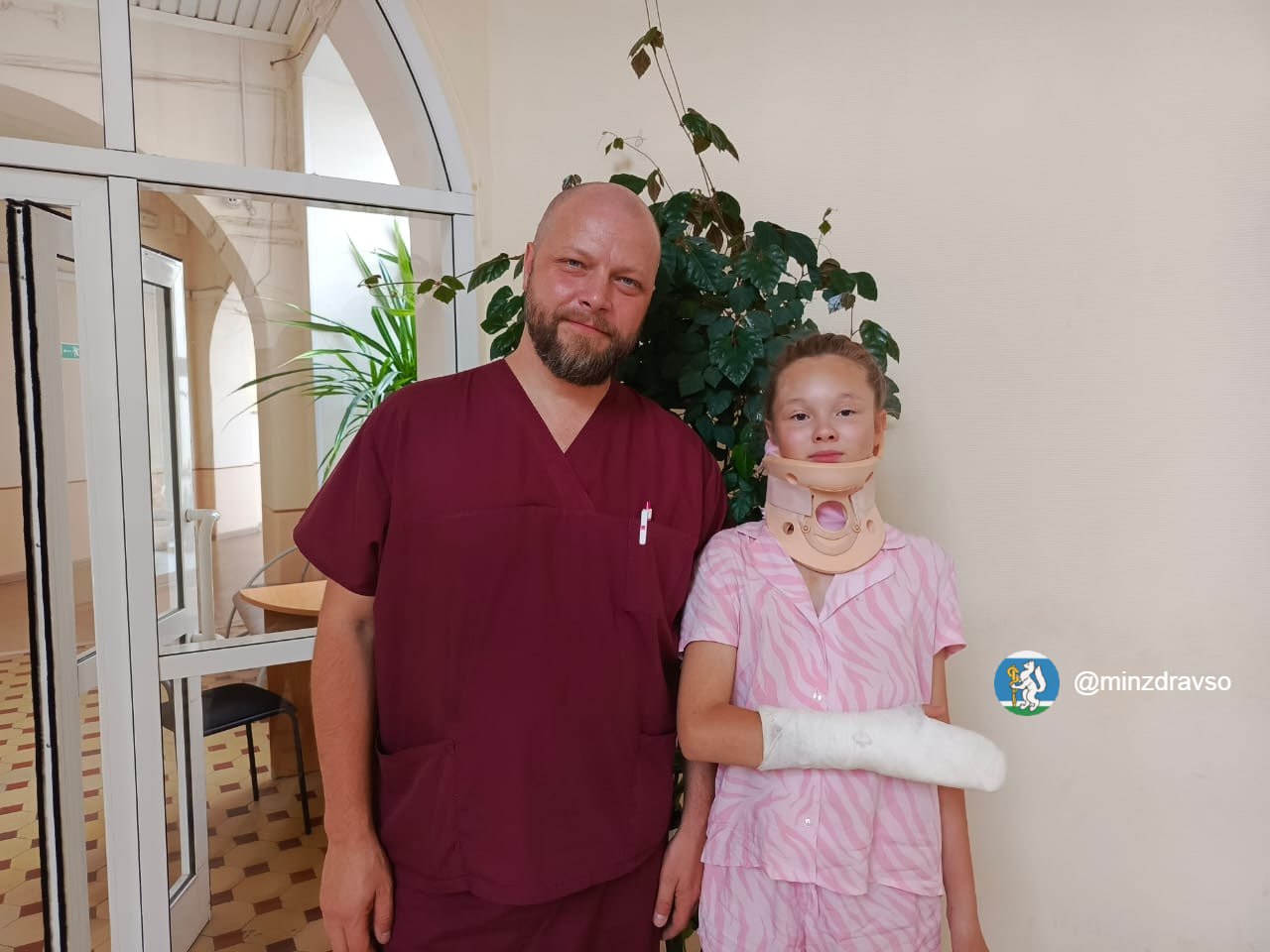 Врачи трёх свердловских больниц помогли 11-летней Алисе восстановиться после травмы позвоночника из-за падения с дерева