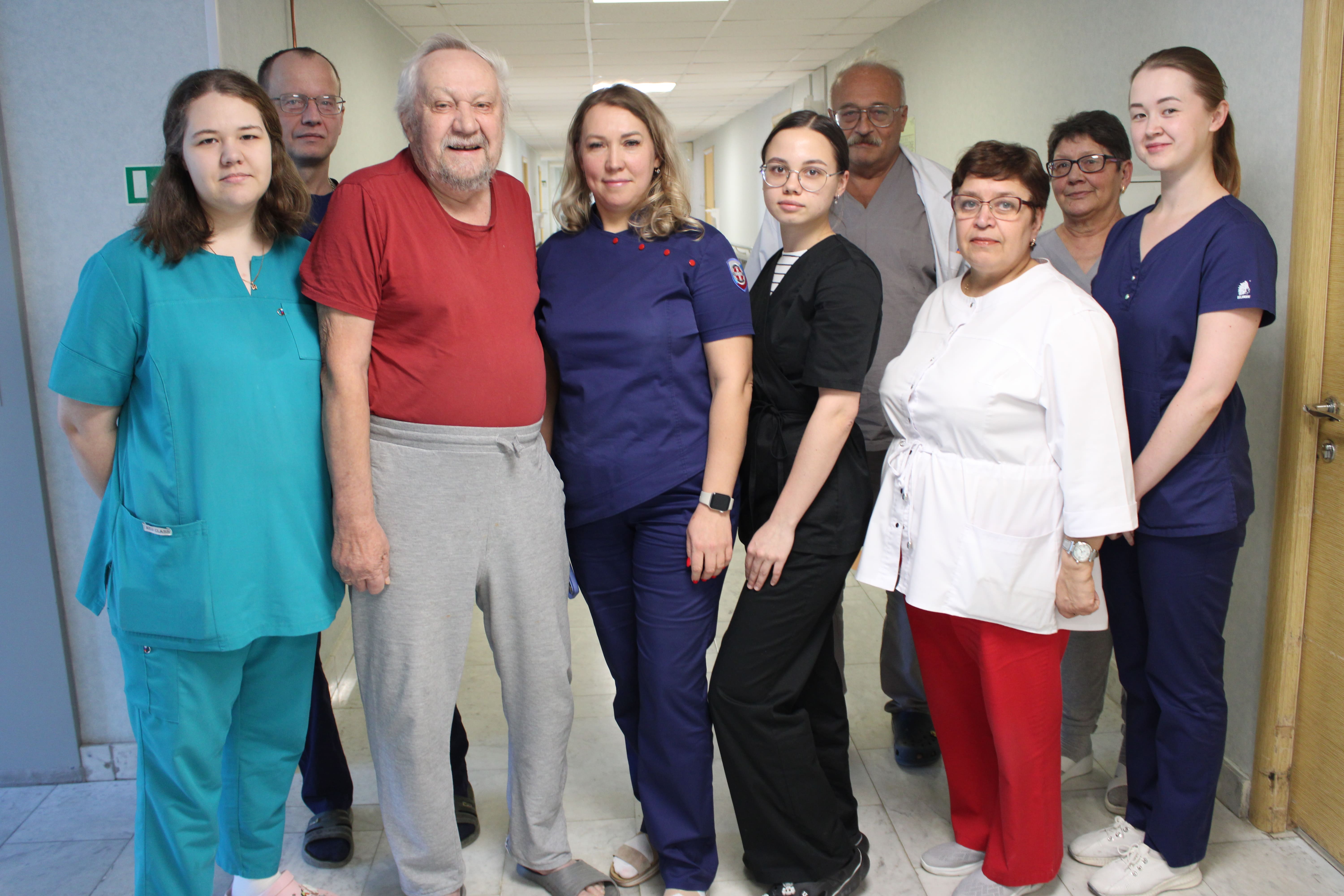 Мастерство свердловских врачей спасло жизнь и вернуло дар речи бывшему преподавателю вуза