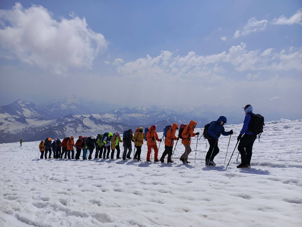 Эльбрус как лекарство: свердловские врачи показывают пример силы характера и пользы спорта при покорении вершины мечты