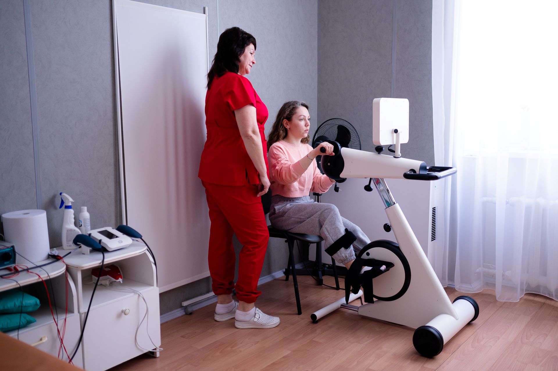 Почти 600 человек прошли реабилитацию в «Обуховском» на современном медицинском оборудовании с начала 2026 года