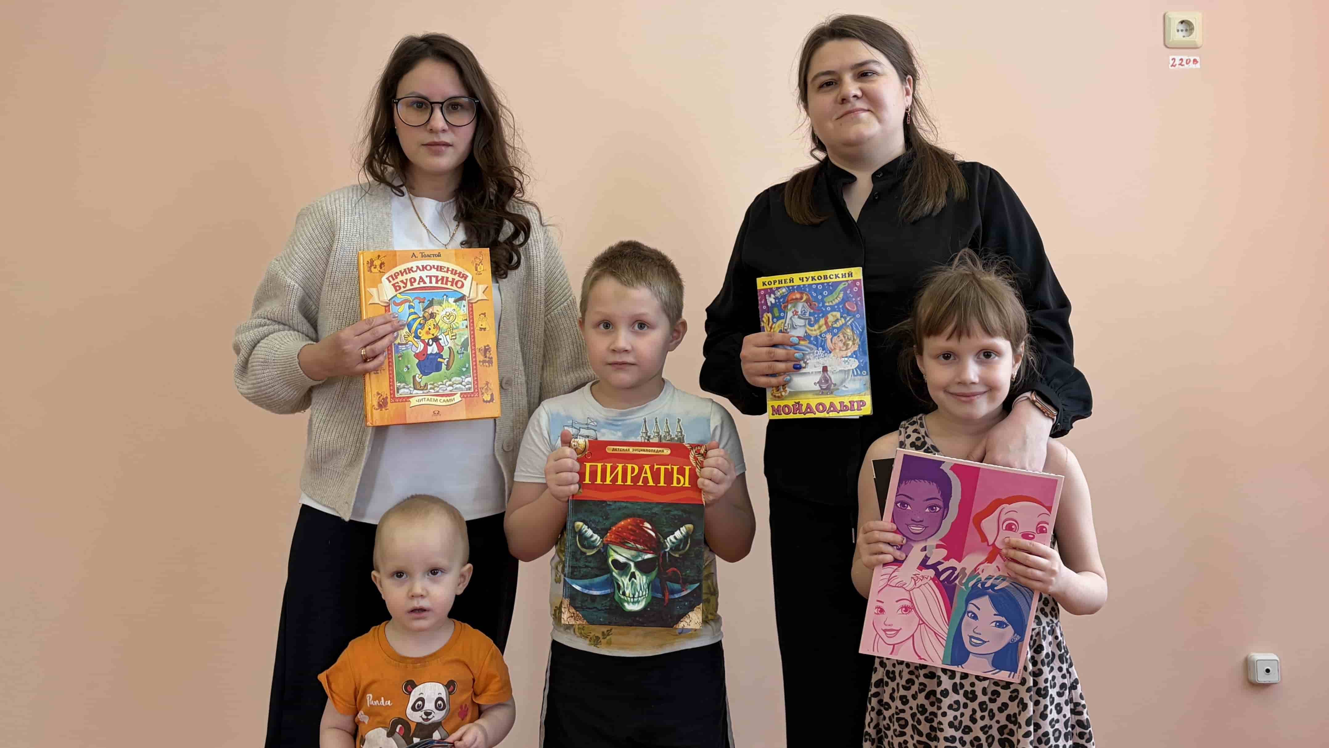 Более 100 книг, пазлов, развивающих игр получили в подарок маленькие пациенты Туринской центральной районной больницы