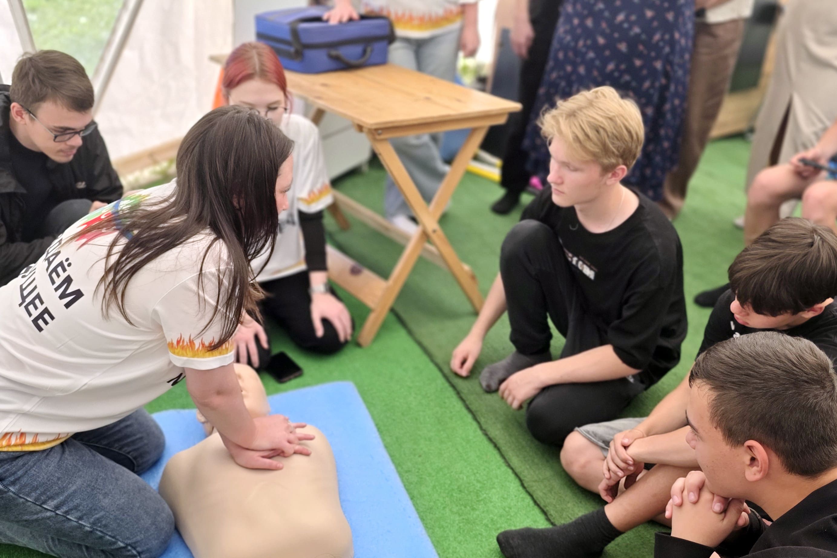 Сердце Гоши снова бьётся: медики Серова научили молодёжь делать ЭКГ и проводить сердечно-лёгочную реанимацию