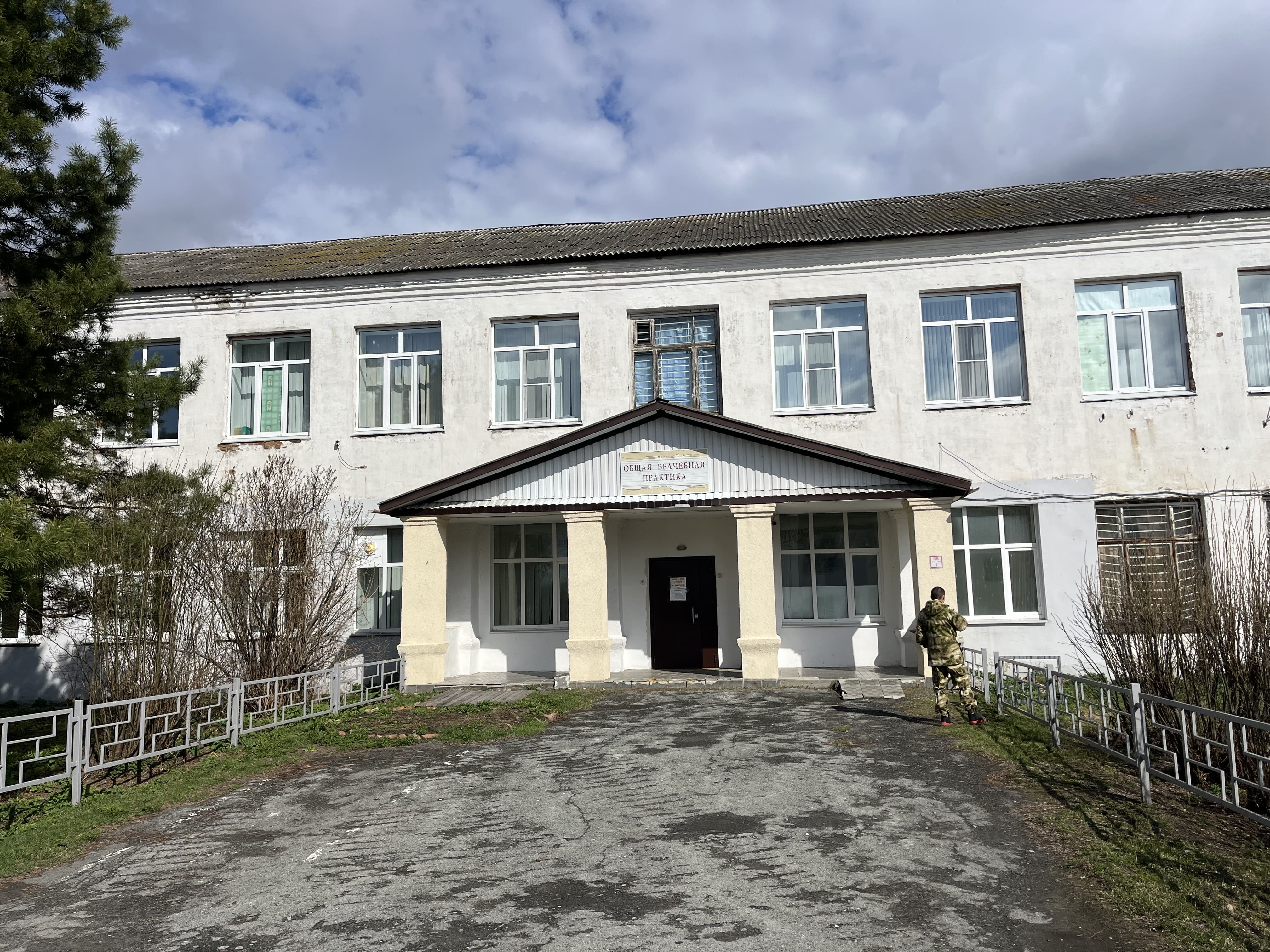 В Слободо-Туринском районе приступили к ремонту трёх общеврачебных практик