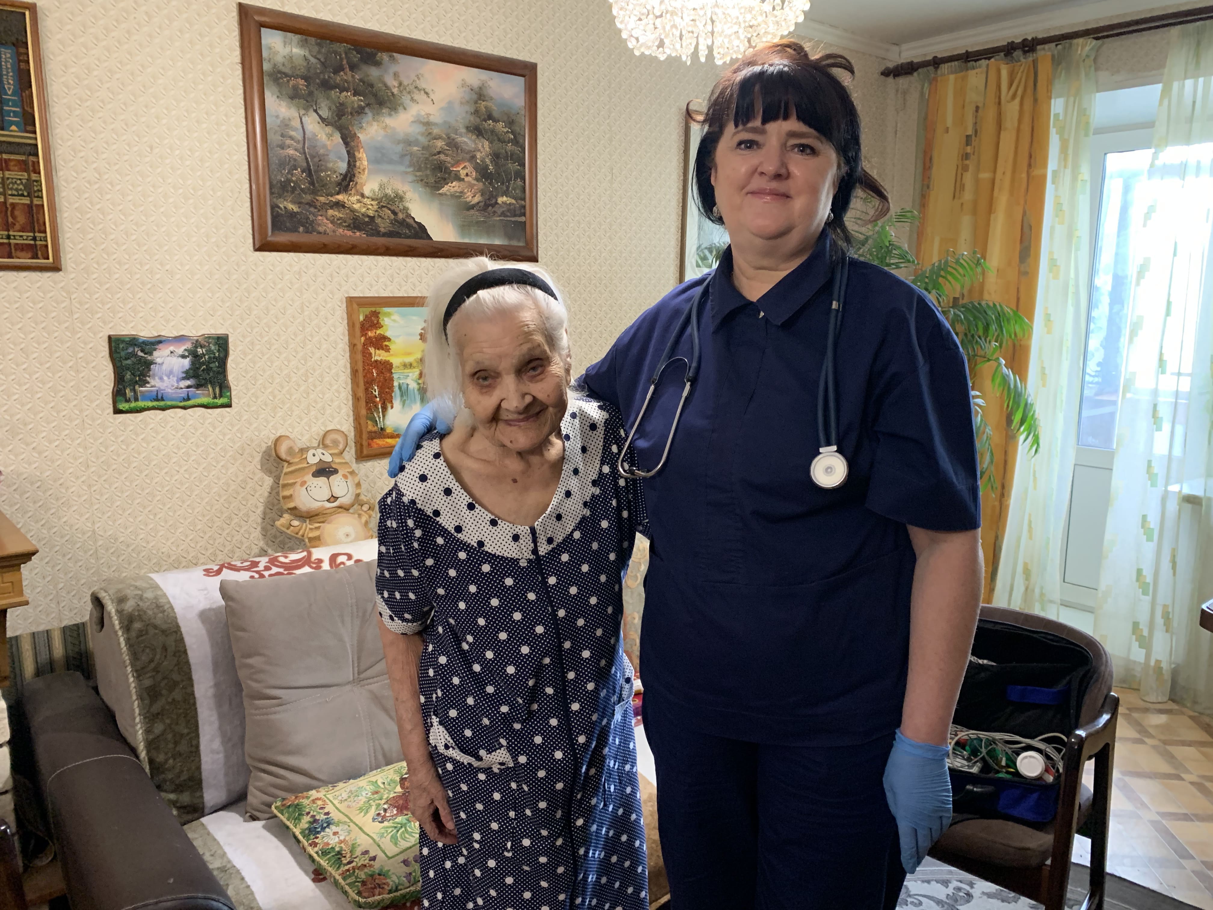 В Нижнем Тагиле медики ГБ №1 обследовали на дому 102-летнюю фронтовичку, Почетного гражданина Свердловской области