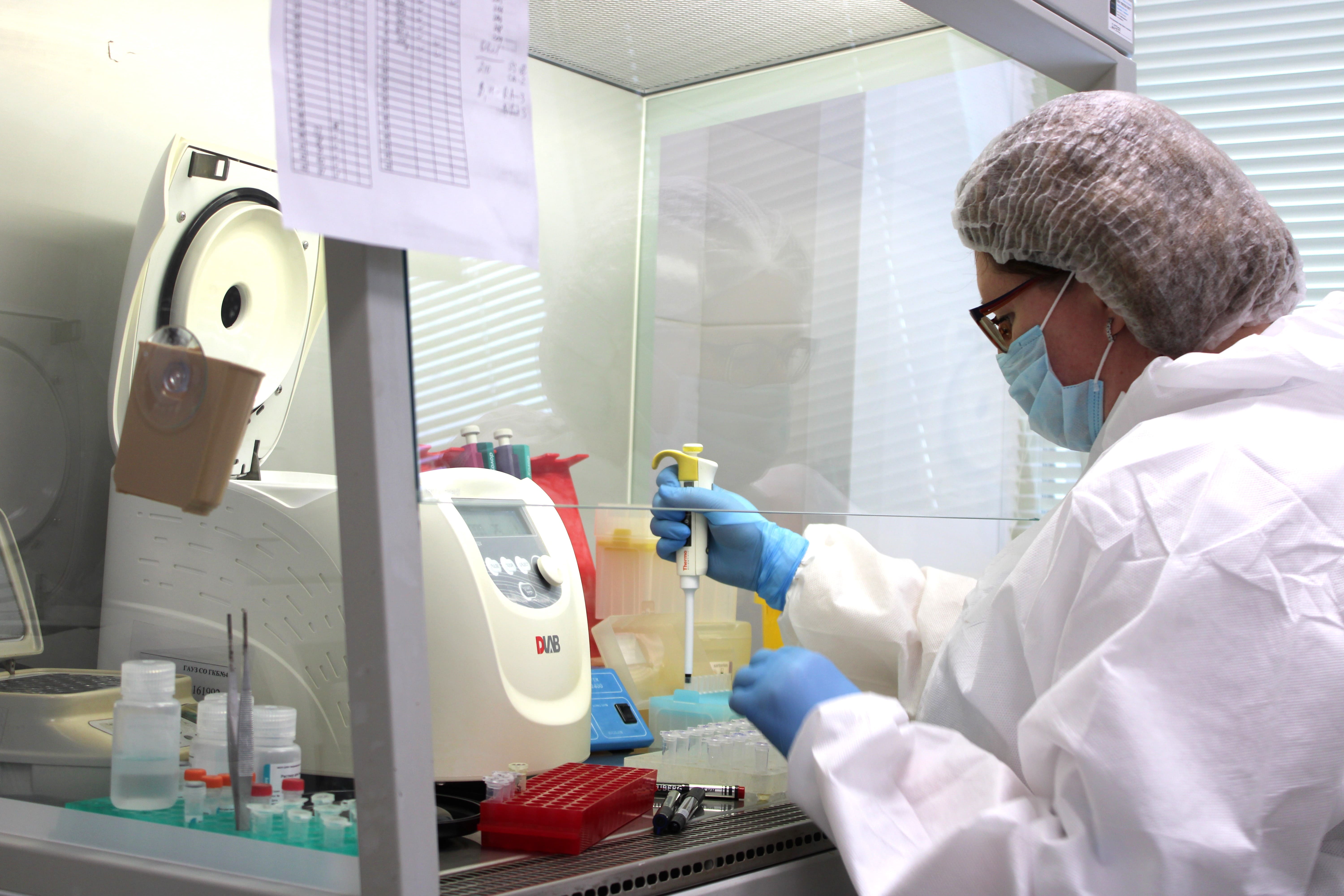 Лаборатория клинической микробиологии ГКБ №40 Екатеринбурга начала сотрудничать с НИИ гриппа Санкт-Петербурга