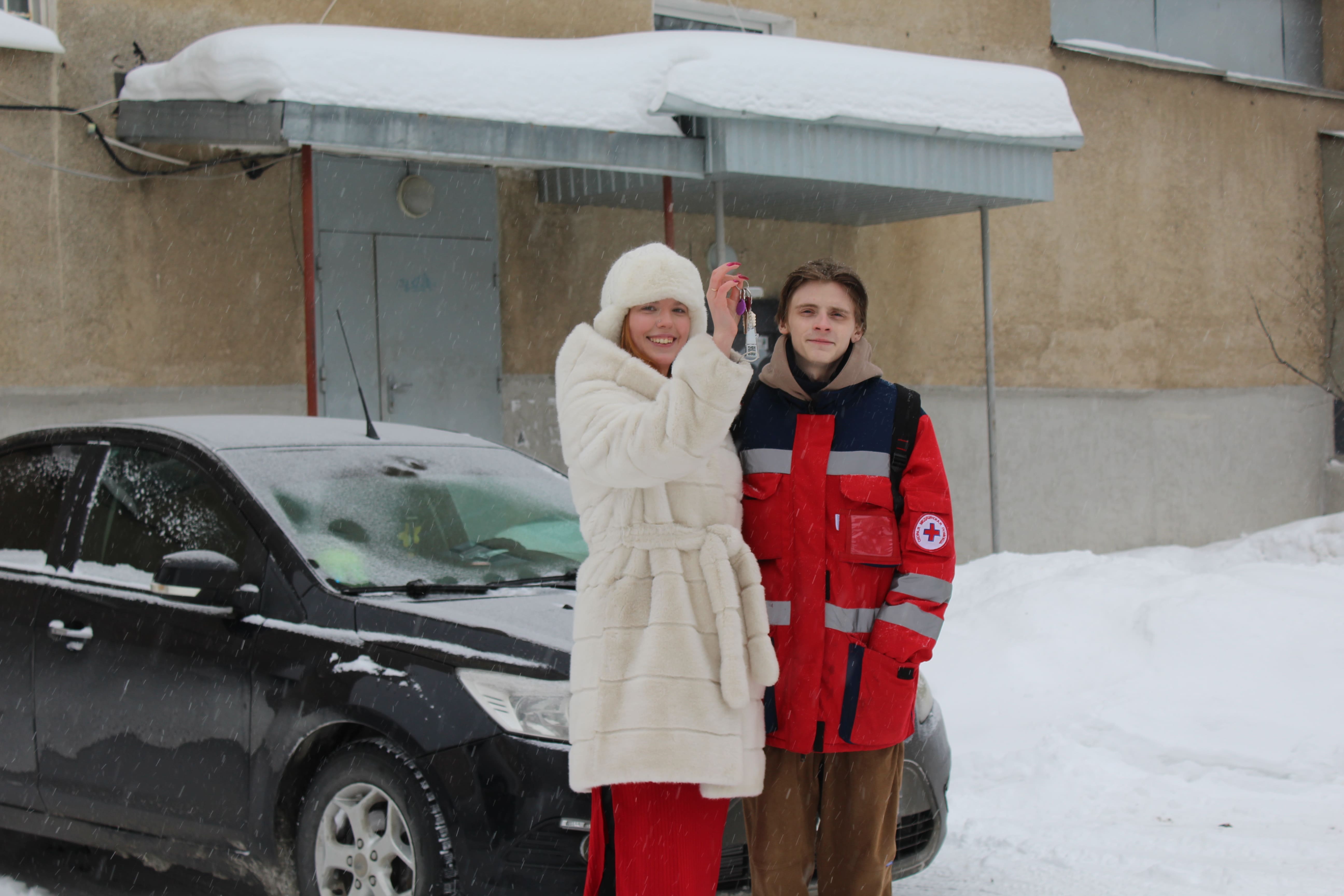 Молодая семья медиков в Североуральске получила ключи от двухкомнатной квартиры
