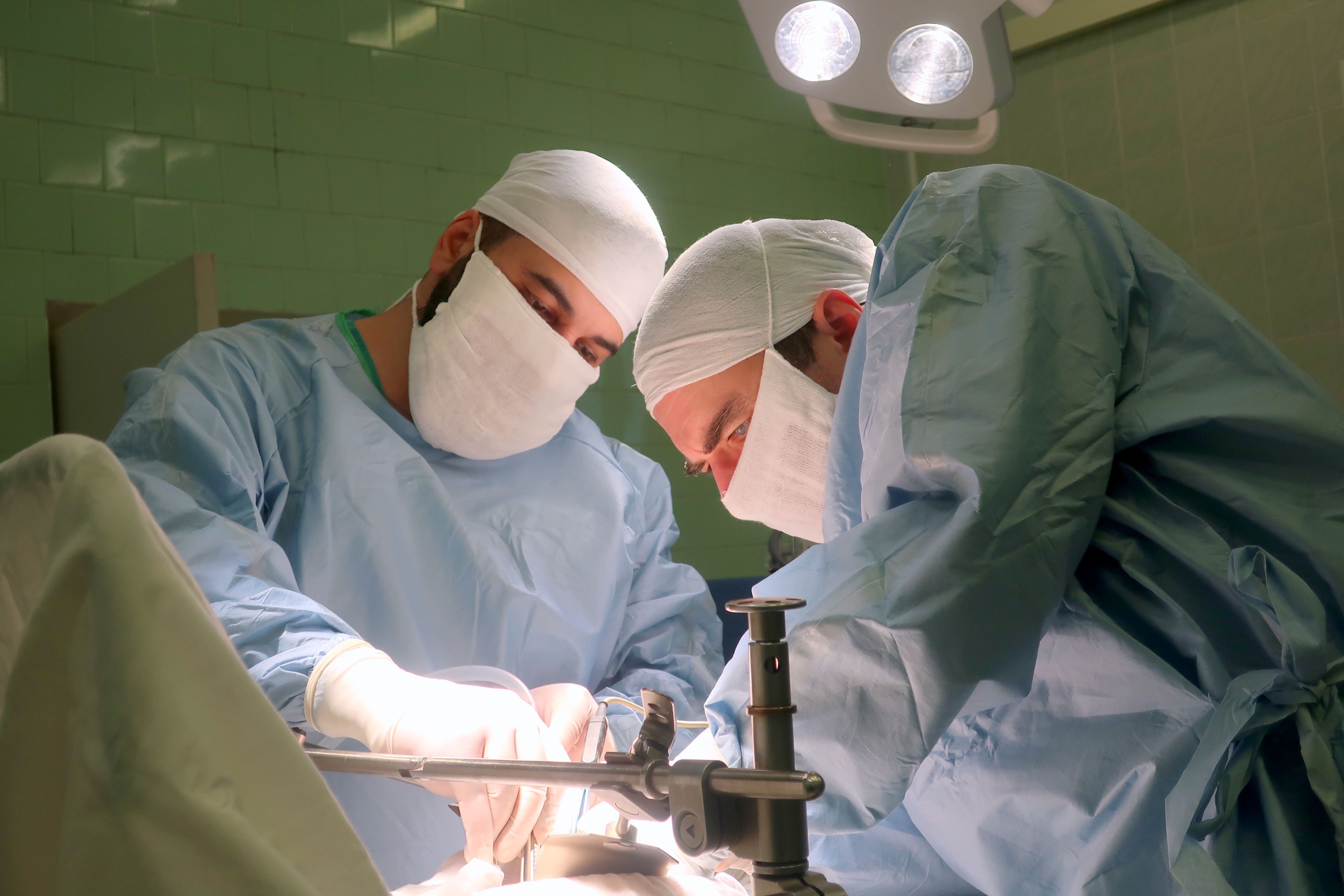 Врачи Свердловской областной больницы №1 успешно прооперировали молодую екатеринбурженку с паразитарными кистами в печени и лёгком