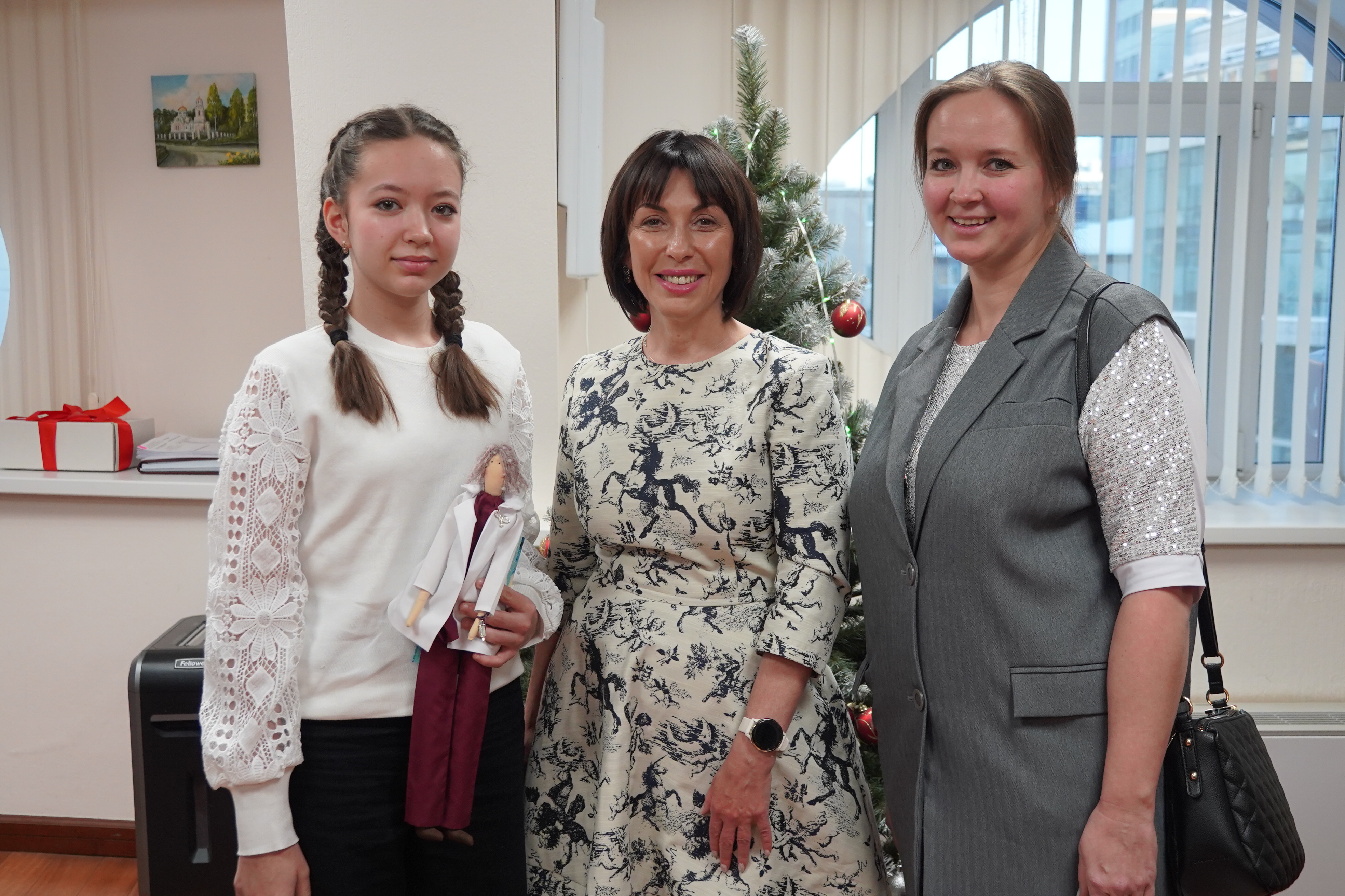  Татьяна Савинова исполнила новогоднюю мечту 13-летней Екатерины в рамках всероссийской акции «Ёлка желаний»