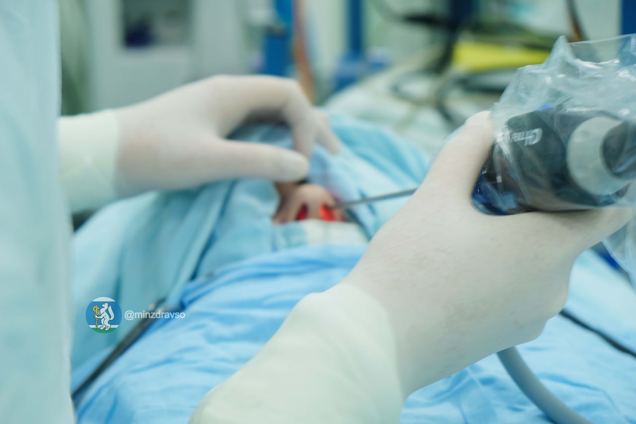 Свердловские онкологи впервые удалили у молодой пациентки опухоль наружного основания черепа через нос