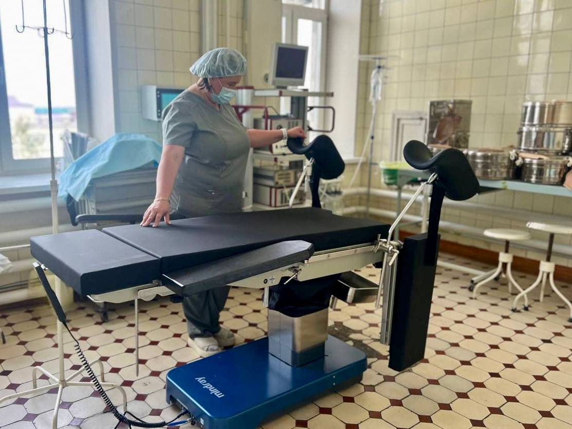 Девять многофункциональных операционных столов стоимостью 20 миллионов рублей поступили в Демидовскую городскую больницу