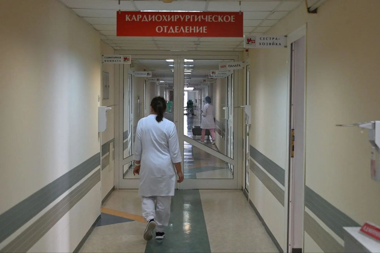 Командная работа специалистов ЦГКБ №24 и Уральского института кардиологии спасла 55-летнюю свердловчанку