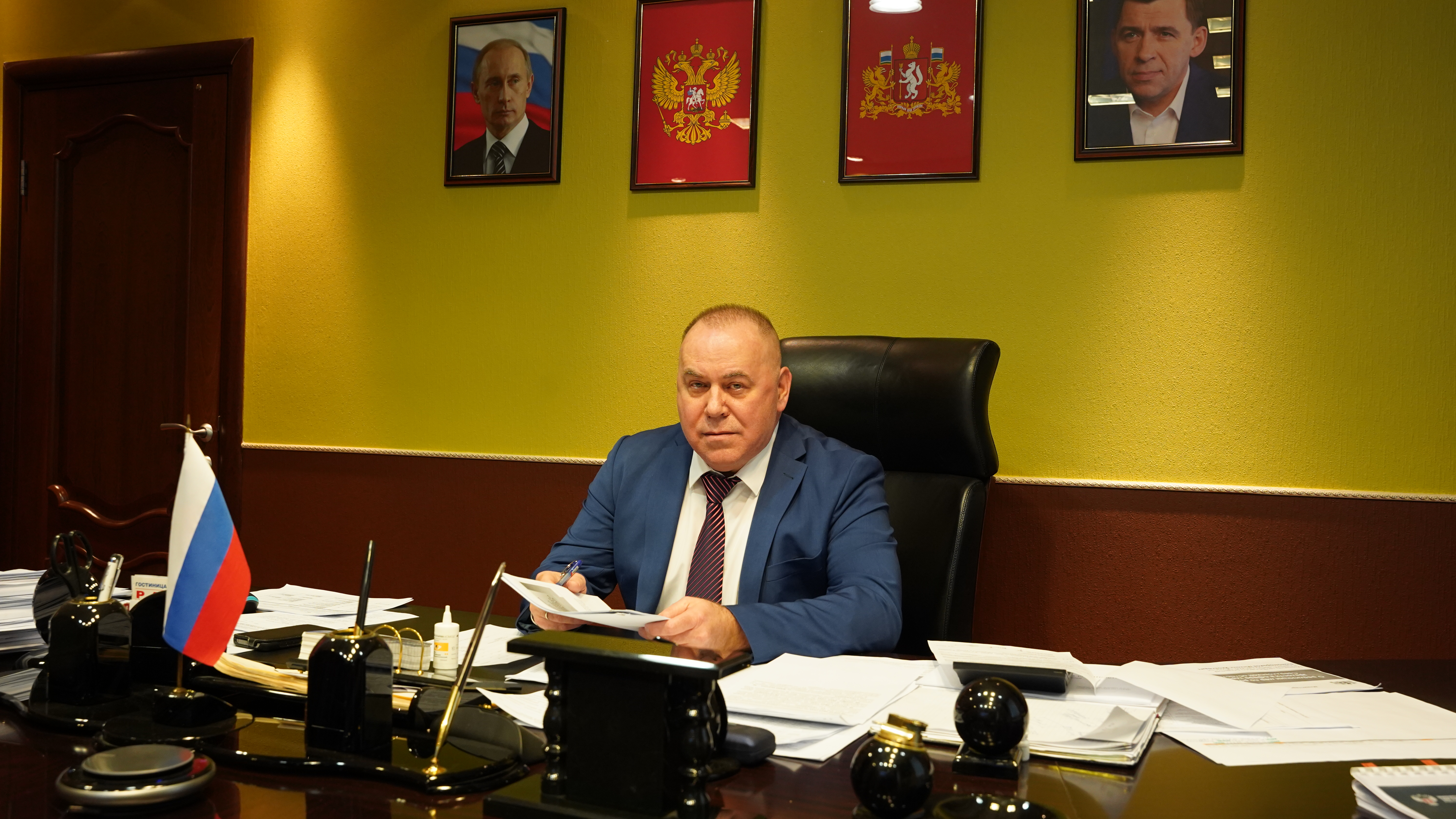 Андрей Карлов поздравил свердловчан с наступающим Новым годом и Рождеством