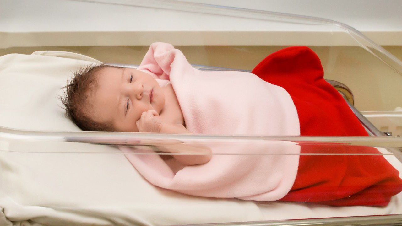 Маленький житель Екатеринбурга стал первым новорождённым 2026 года в Свердловской области