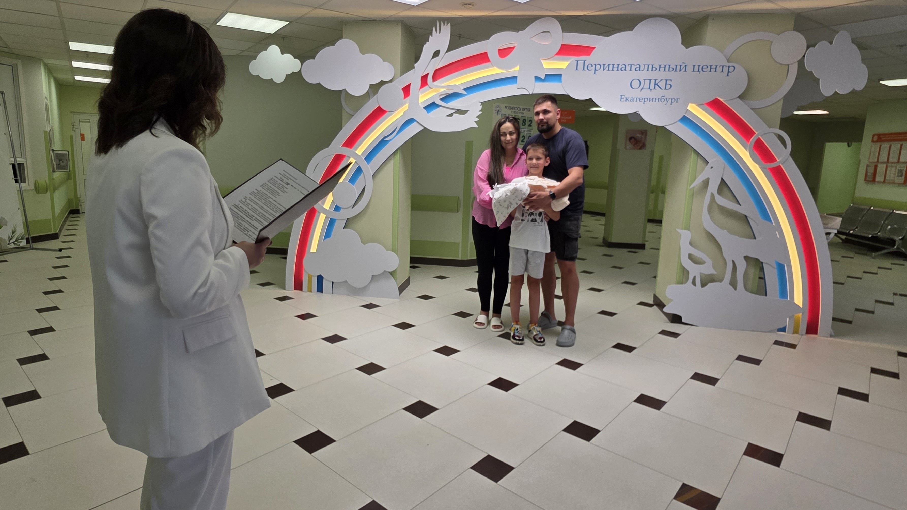 Первый праздник в жизни новорождённого: в Областном перинатальном центре прошла церемония имянаречения