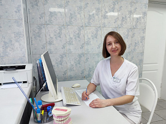 «Лабрет», «кликер», «банан»: наш эксперт рассказал о влиянии пирсинга на состояние здоровья полости рта