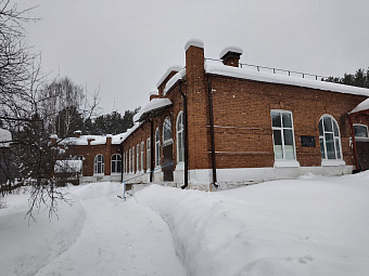Уникальную «Лесную больницу» в Режевском районе, простроенную 108 лет назад, бережно отремонтировали по программе модернизации