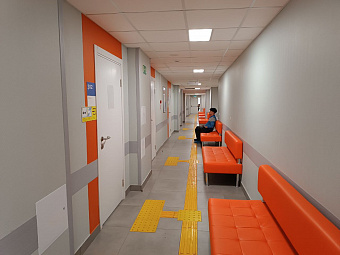 Свердловские больницы создают комфортные условия для пациентов с нарушениями слуха и зрения