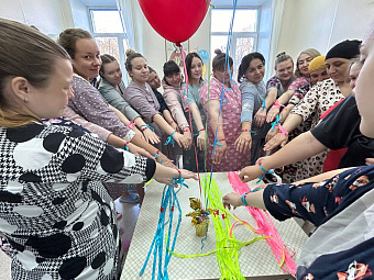 Десятки тематических мероприятий для будущих мам провели специалисты свердловских медучреждений по случаю Дня беременных
