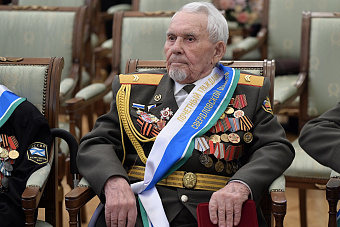 Медики Екатеринбурга укрепили здоровье фронтовика, Почётного гражданина Свердловской области, в преддверии его векового юбилея