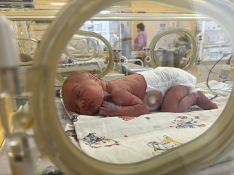 Ясения, Демьян и Дарина: в Уральском НИИ ОММ Минздрава России появилась на свет тройня