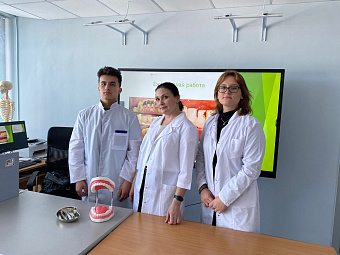 Школьникам показали, как выглядят мозг и челюсть, чтобы они захотели узнать больше об организме человека и пришли в медицину