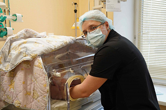 Медики ЕКПЦ, появившиеся на свет раньше положенного срока, выросли, стали профессионалами и теперь сами помогают «торопыжкам»