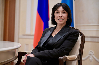 Татьяна Савинова тепло поздравила ️свердловских медиков с профессиональным праздником