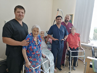 Врач, учитель и строитель: трех пациенток старше 90 лет с травмами проксимального отдела бедра поставили на ноги тагильские травматологи