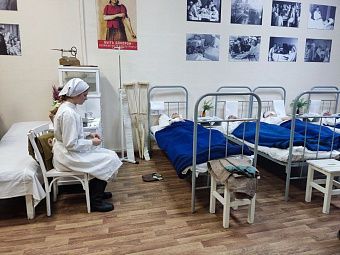 Активисты Дома добровольцев Свердловского областного медколледжа приобщают уральцев к ЗОЖ и обучают их навыкам первой помощи