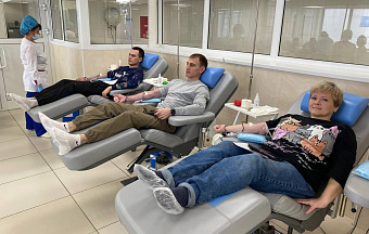 Около 400 свердловчан поддержали акцию Областной станции переливания крови в Международный день борьбы с гемофилией
