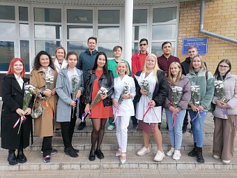 С цветами и пирогами встретили молодых специалистов в городской больнице Каменска-Уральского