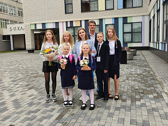 Счастливый отец трёх пар двойняшек: сотрудник ЦГКБ №23 Анатолий Грачёв получил государственную награду из рук губернатора