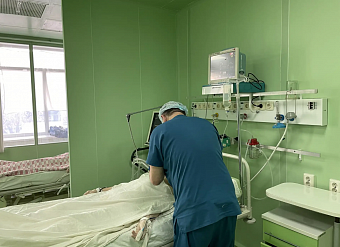 Уральские врачи спасли упавшую с седьмого этажа молодую женщину