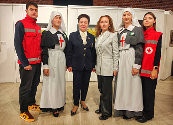 Более 500 уральцев посетили выставку Красного Креста «Цветы как символ добра и милосердия»