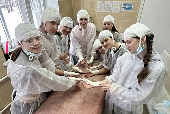 Около 160 будущих медиков стали участниками мероприятий по профориентации в Асбесте в канун Дня наставника