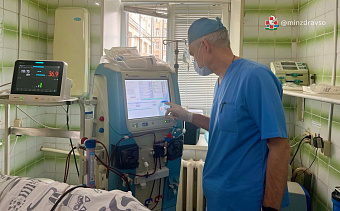 Врачи трёх свердловских учреждений здравоохранения вернули к жизни пациента с тяжелейшими травмами после падения с высоты