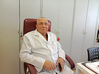 Полвека на страже здоровья: Заслуженный врач РФ из Уральского института травматологии и ортопедии рассказал о своём пути в медицине
