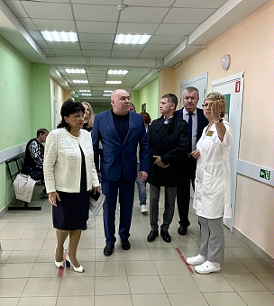 Андрей Карлов проконтролировал обновление базы диагностической медтехники в Камышловской больнице 