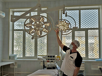 Современные бестеневые лампы появились в операционных Ревдинской городской больницы