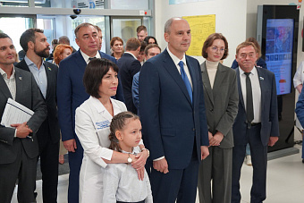 Денис Паслер открыл новую детскую поликлинику в Железнодорожном районе Екатеринбурга