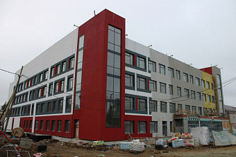 Строительство поликлиник в Артёмовском и Реже идёт по графику