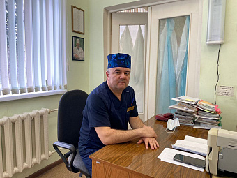 Полтора миллиона рублей и трёхкомнатную квартиру получит хирург за работу в свердловском посёлке